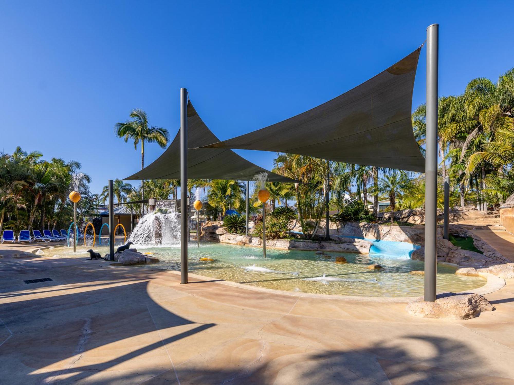 Nrma Blue Dolphin Yamba Holiday Resort Buitenkant foto